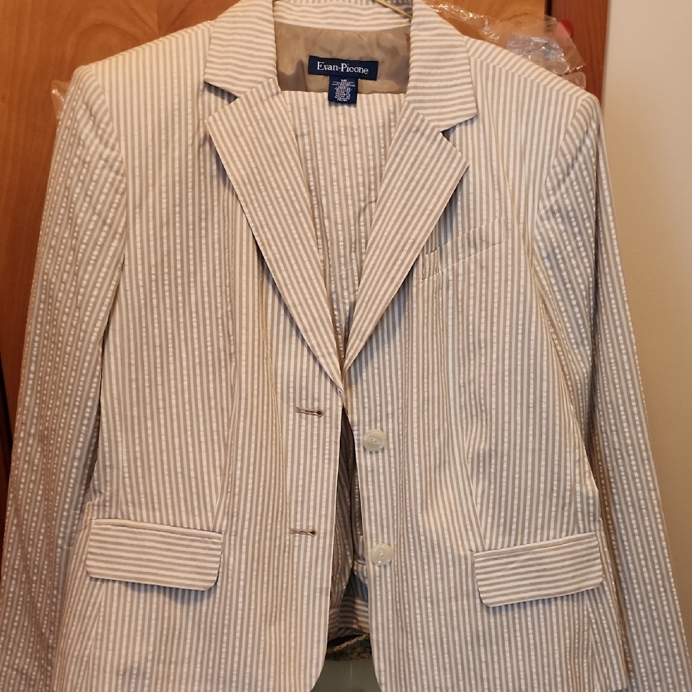 Evan Picone Cream Blazer with Notched Lapel and Tailored Fit Pant Set 16/18